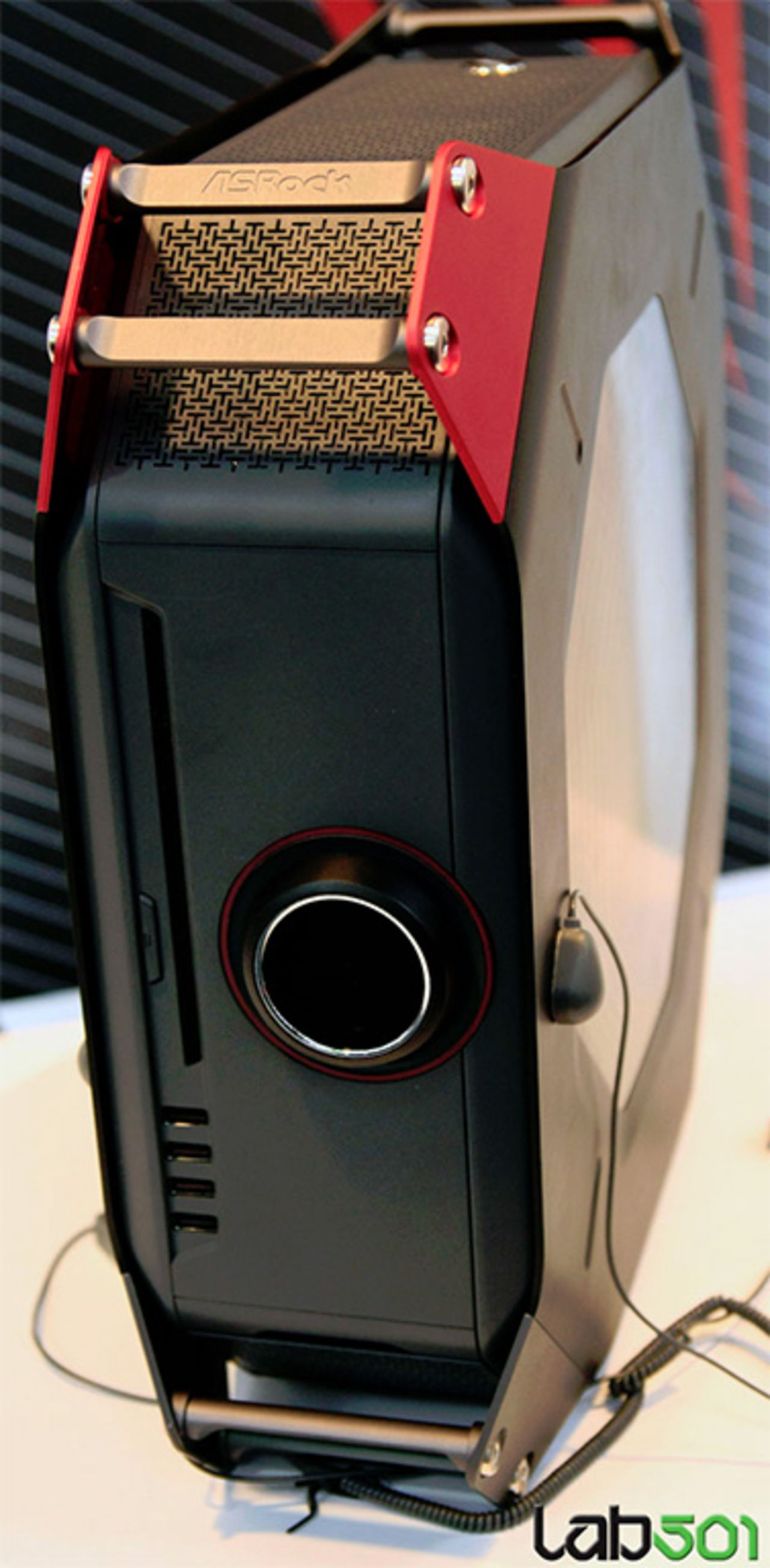 ASRock visar kompakt speldator