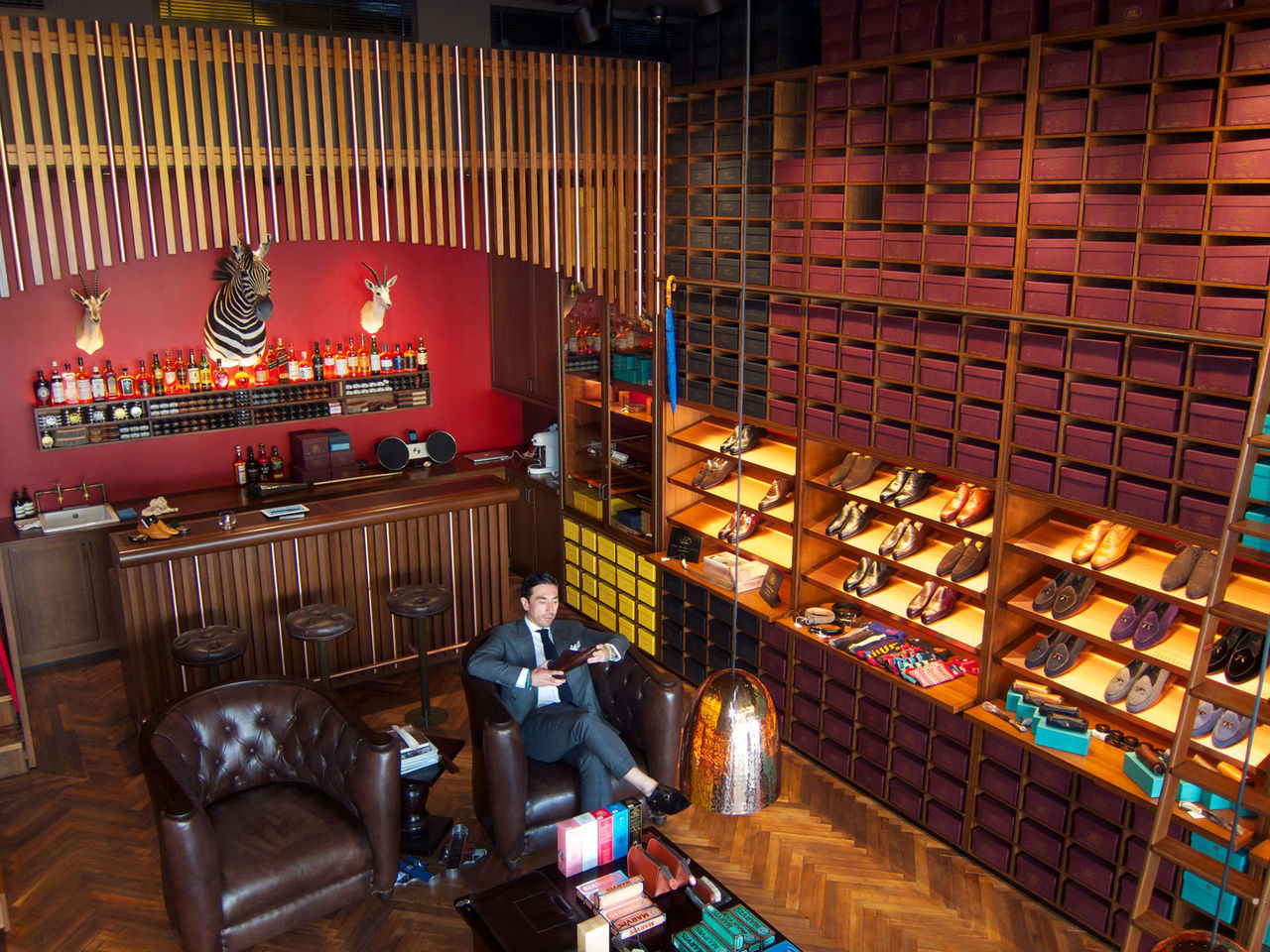 Ett par skor och något att dricka, tack