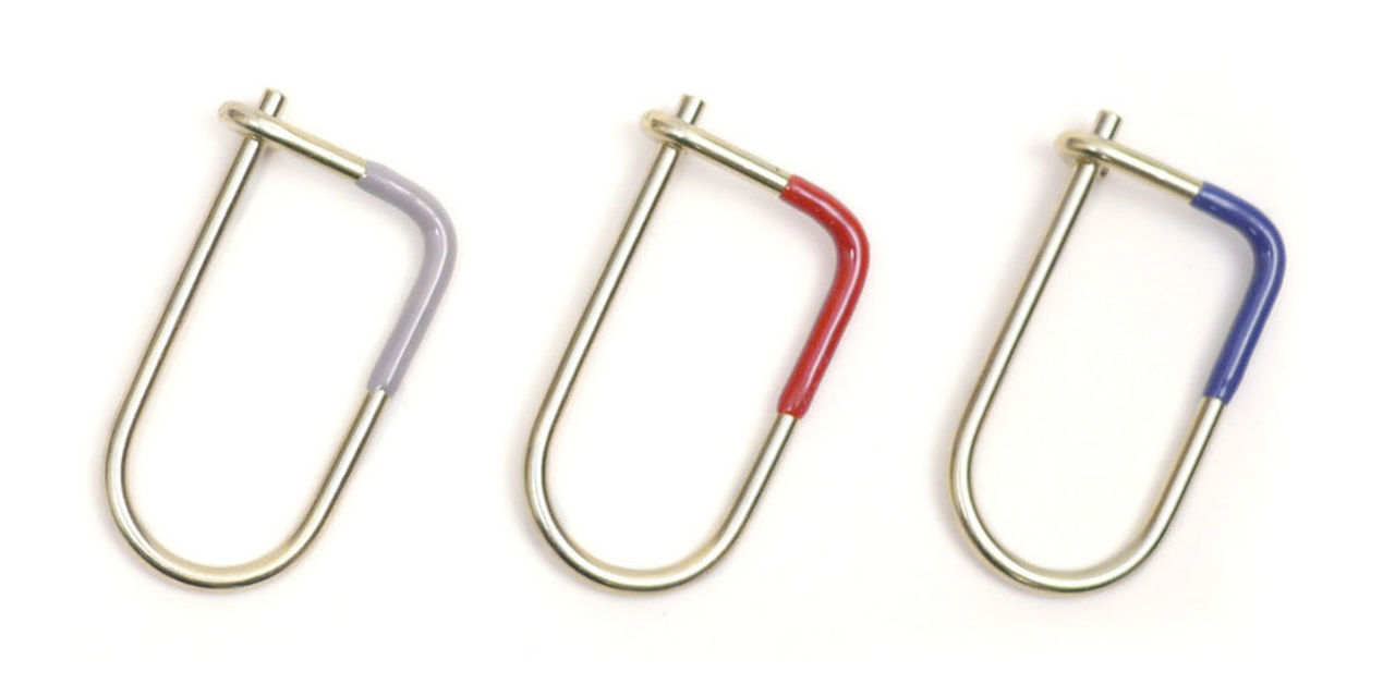 Nyckelring i mässing och emalj