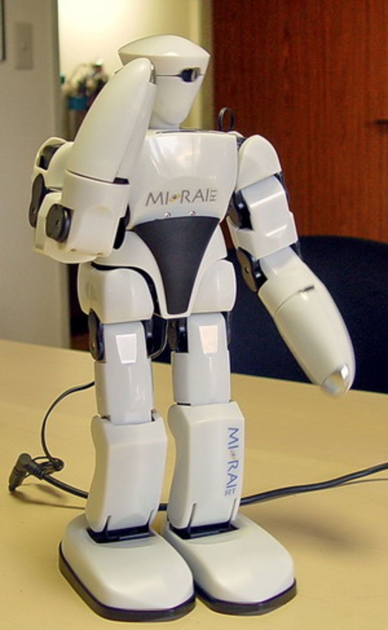 Speecy SPC-101C - den skrattande roboten