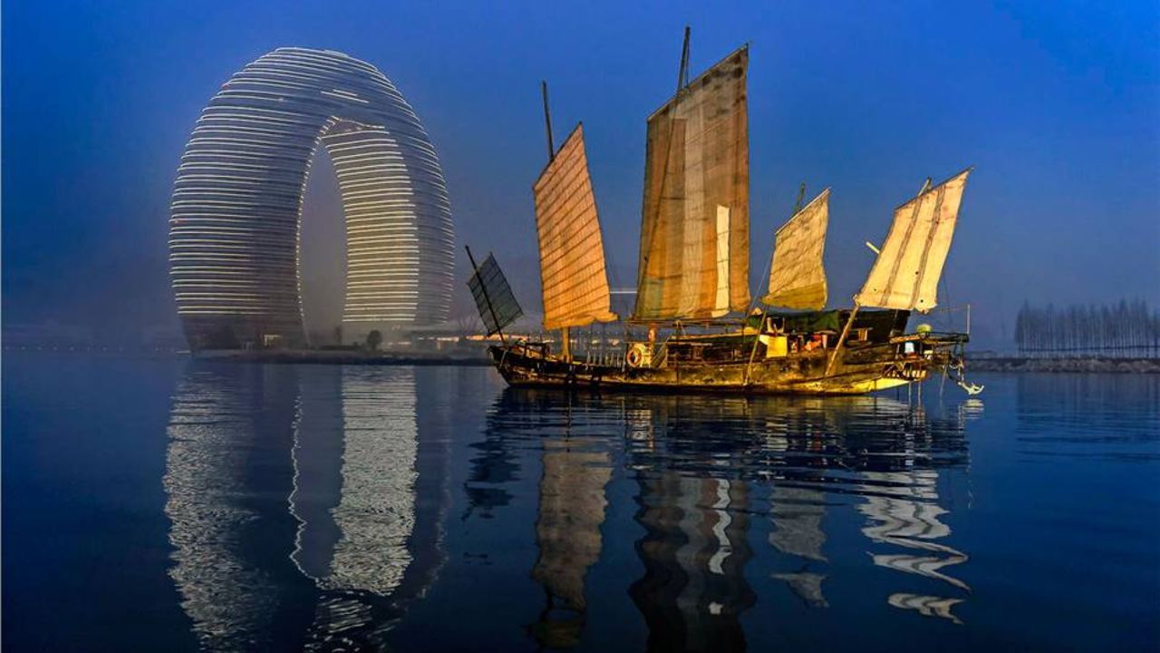 Hästsko-hotell öppnat i Kina