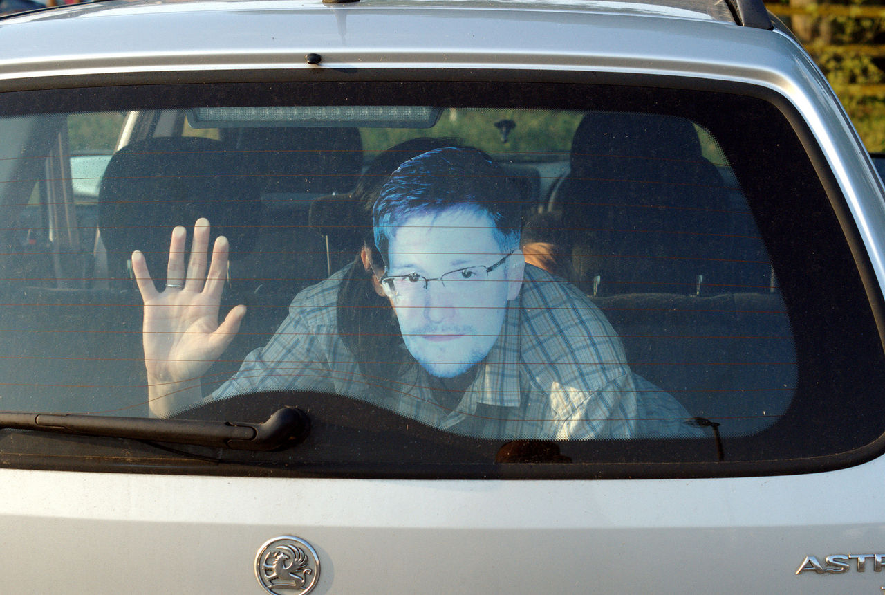 Snowden får flyktingstatus i Ryssland