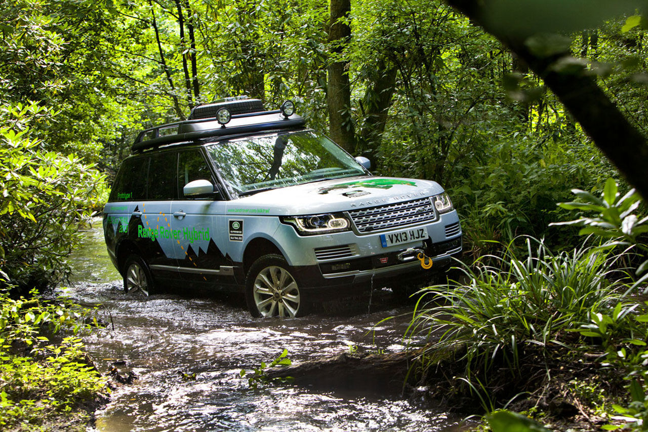 Range Rover hybrid dyker upp redan nästa år