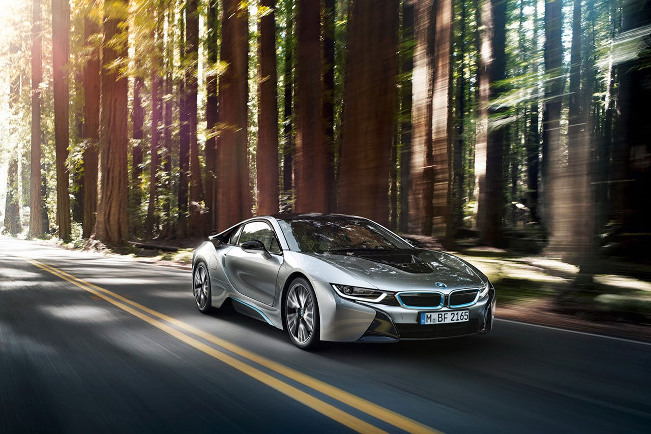 BMW:s superhybrid i8 nu officiell