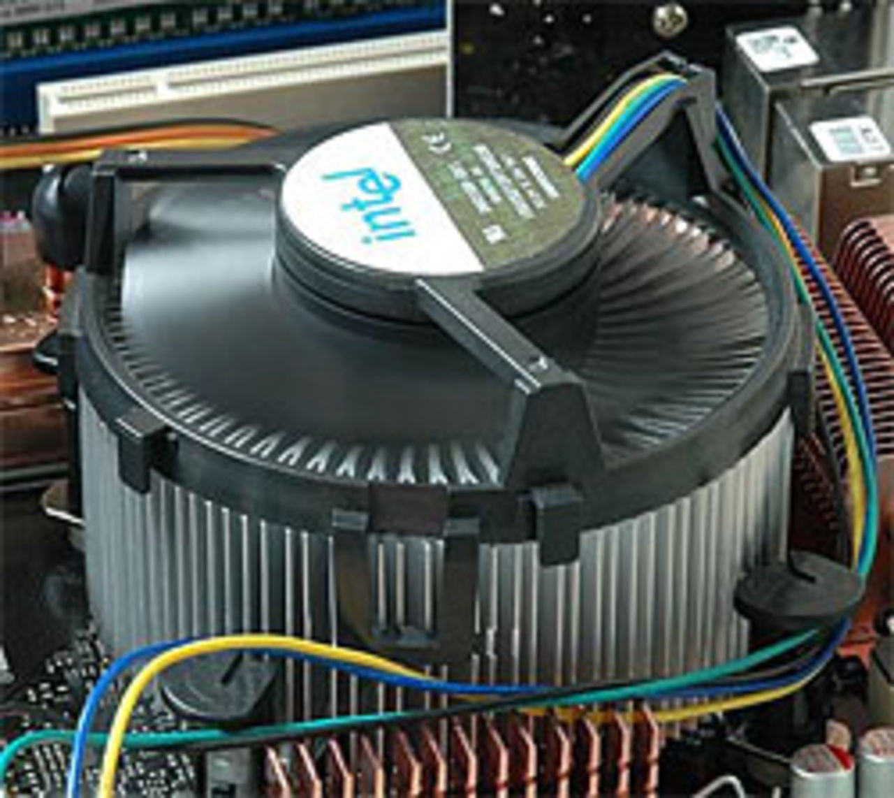 Vad händer om CPU-kylaren trillar av?