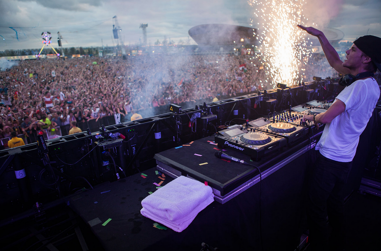 Avicii spelar på hemmaplan