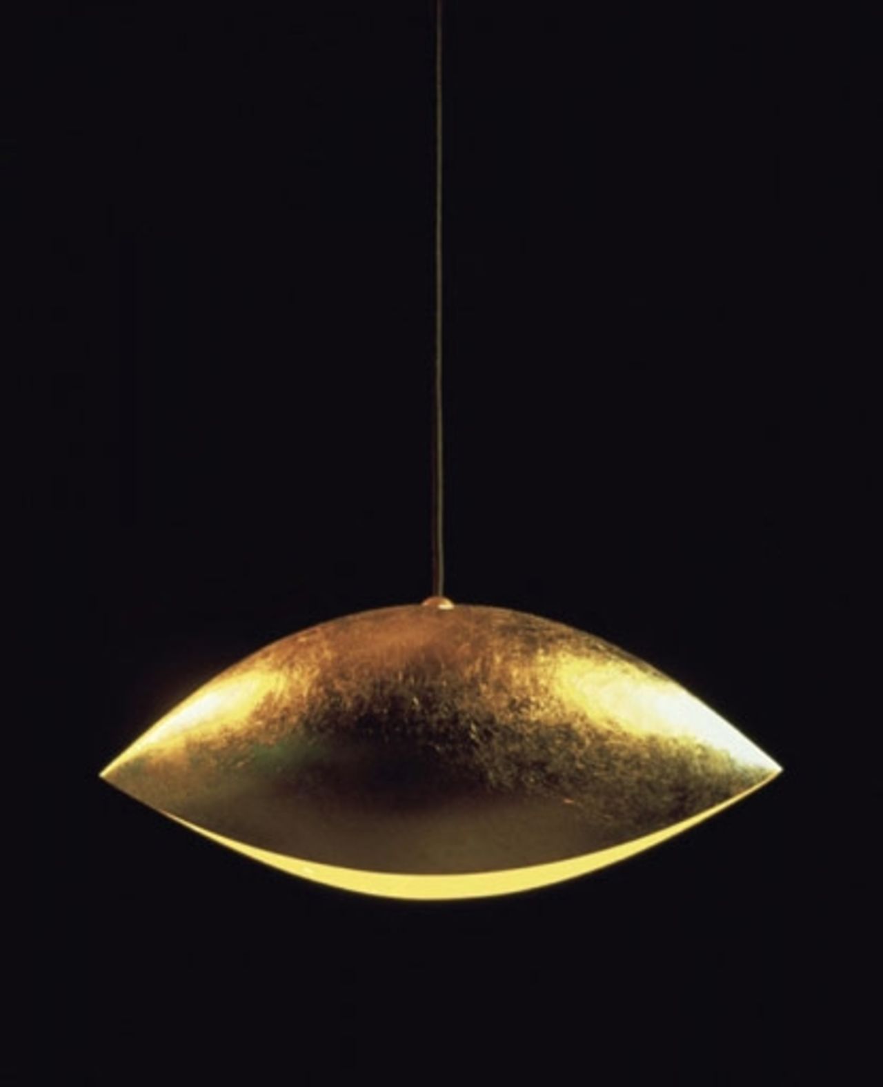 Malagola - hälften skulptur, hälften lampa