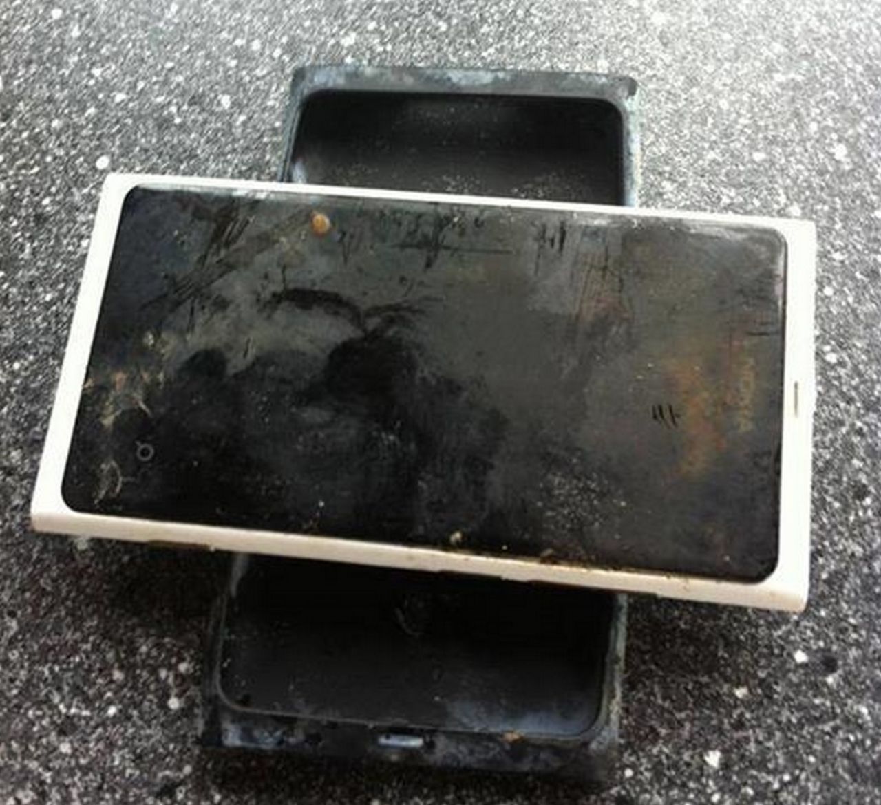 Lumia 800 fungerade efter legat 3,5 månader i en sjö