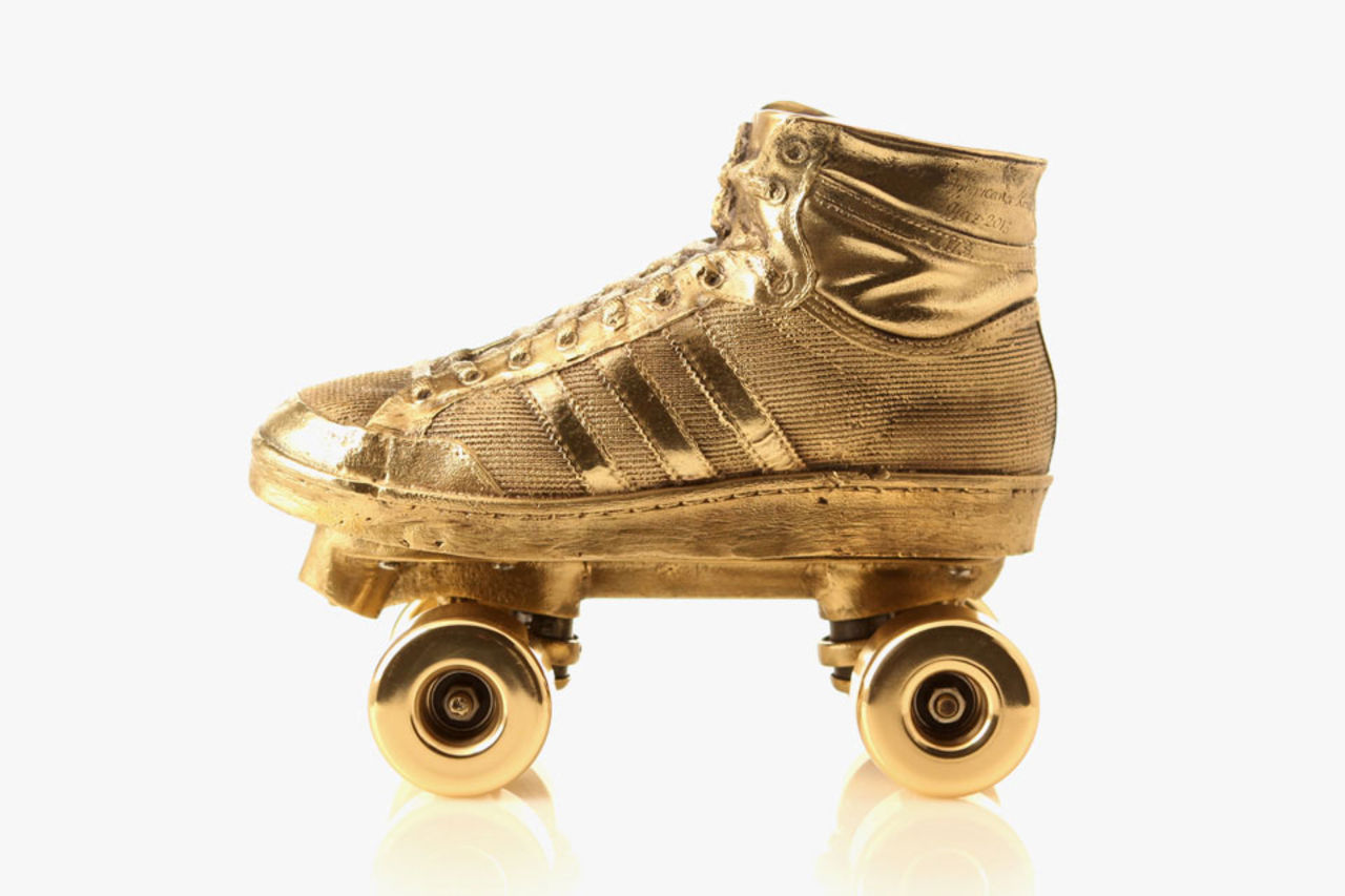 Rullskridskor i brons