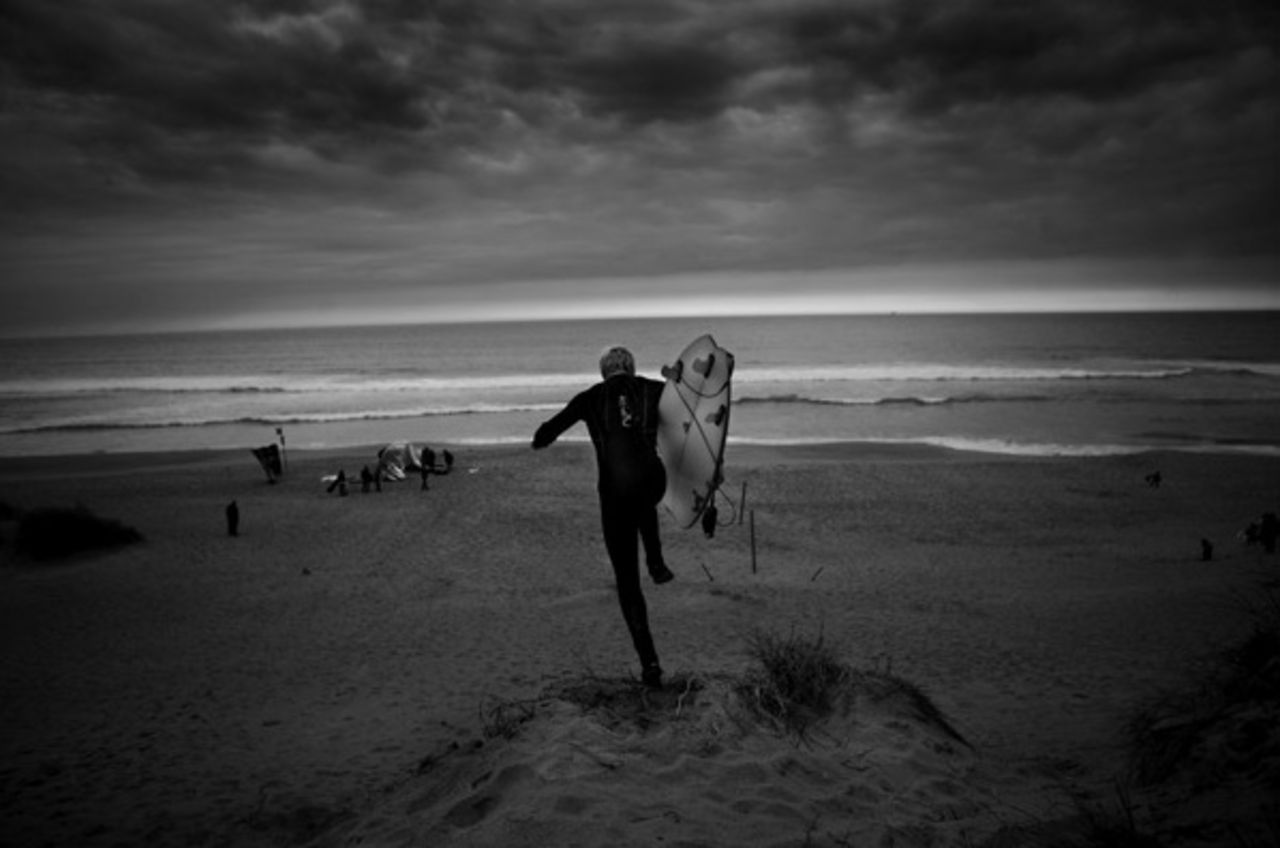 Surf i svartvitt