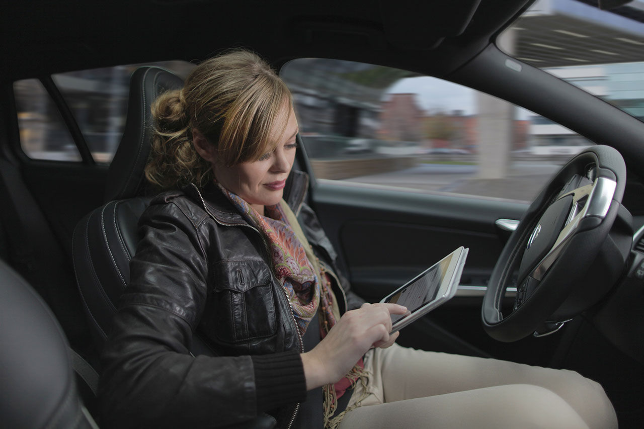 Volvo släpper ut självkörande bilar på allmän väg
