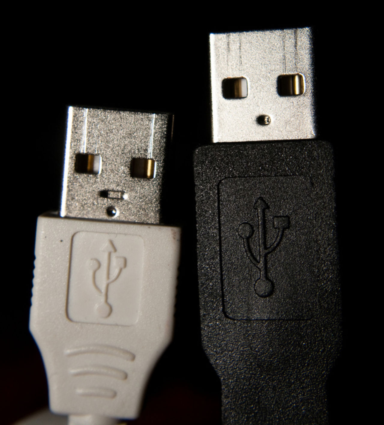 Nästa USB-kontakt funkar på båda håll