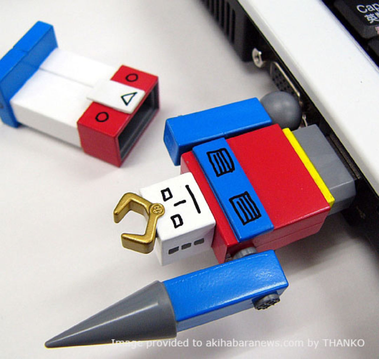 USB-minne som ser ut som robot