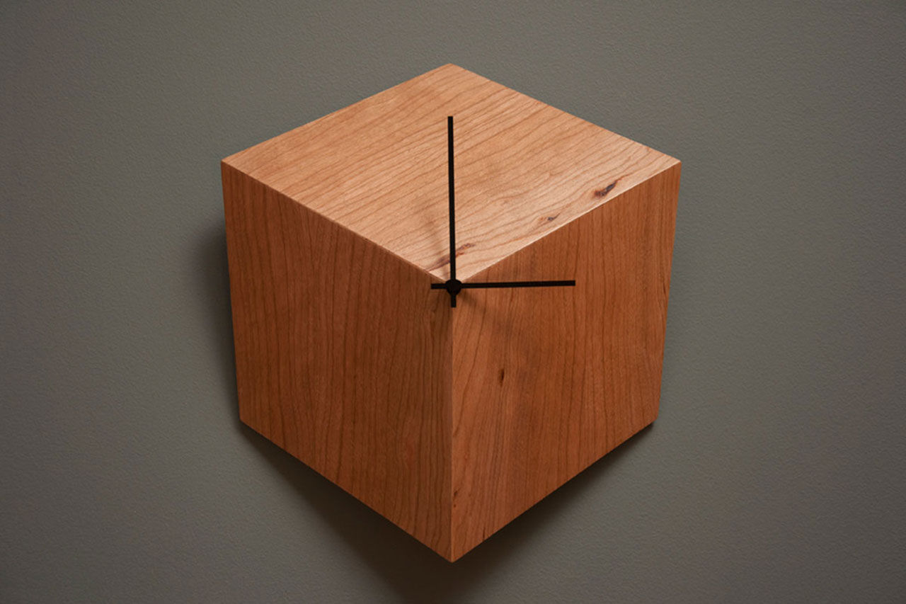 Enkel och snygg väggklocka