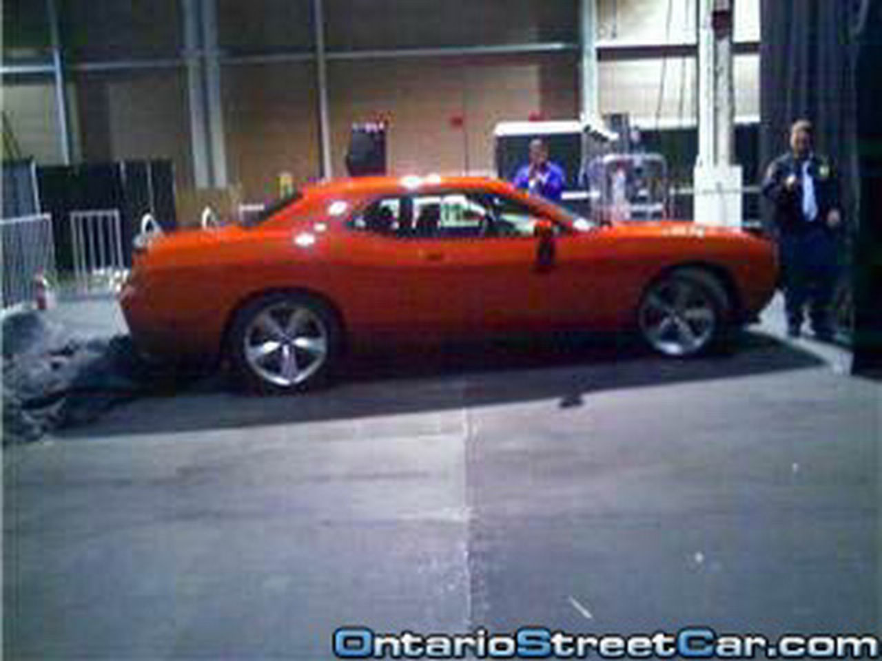 Dodge Challenger helt naken