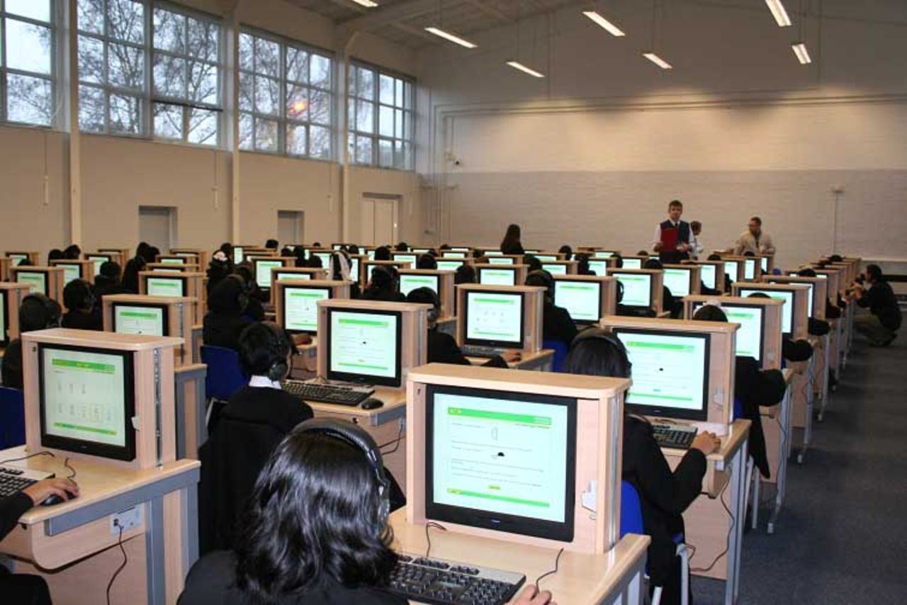 Barn till föräldrar inom IT-sektorn klarar sig bättre i skolan