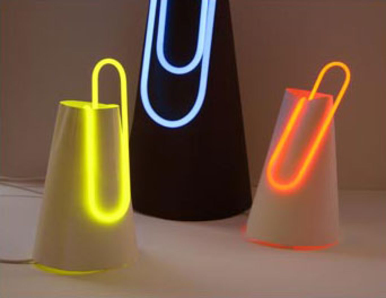 Gah - Paper clip Light ger mig åttitalsfrossa