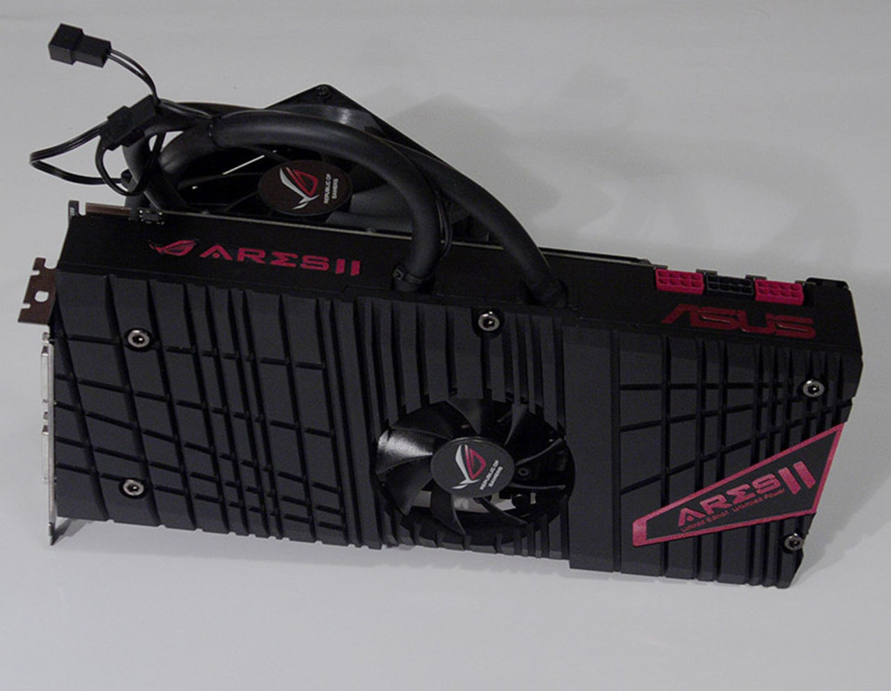 Vesuvius kan bli Radeon R9 295X2