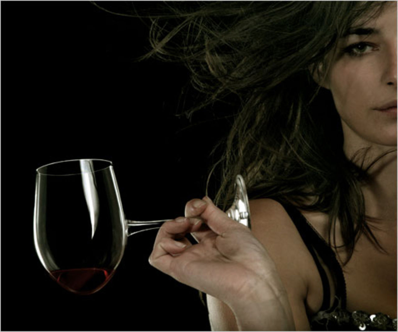 Träna simultankapacitetet med ett vinglas i handen