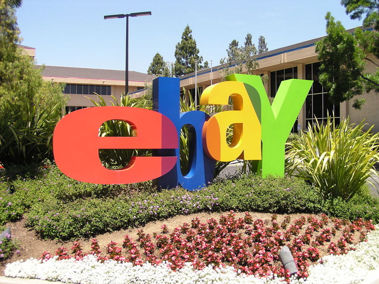 eBay drabbat av dataintrång