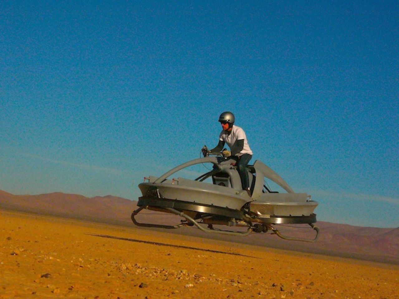 Sväva runt i Aero-X Hovercraft