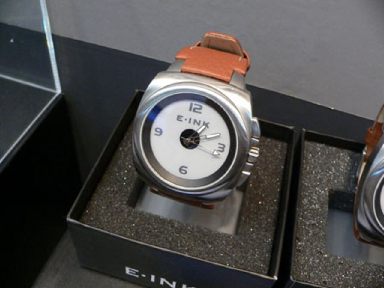 Klocka med elektroniskt bläck