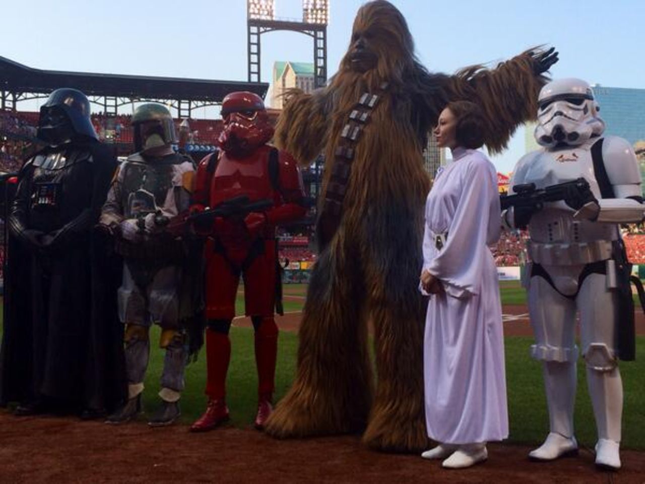 Chewbacca och andra Star Wars-karaktärer intar stadium 