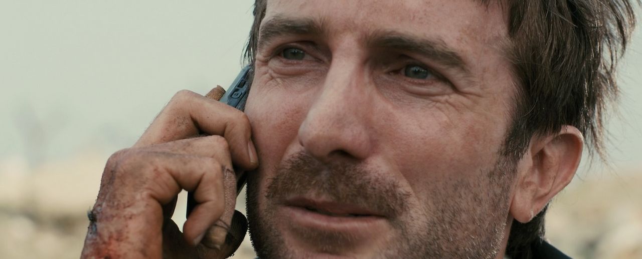 Sharlto Copely är Detective Christian Walker