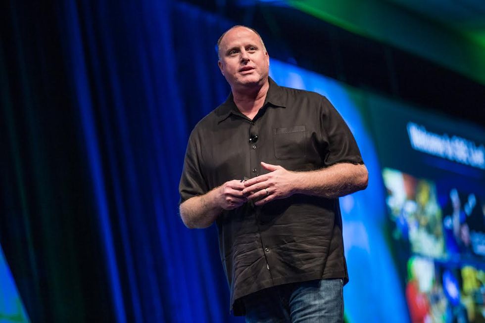 Plan blir bombhotad med Sonys John Smedley ombord