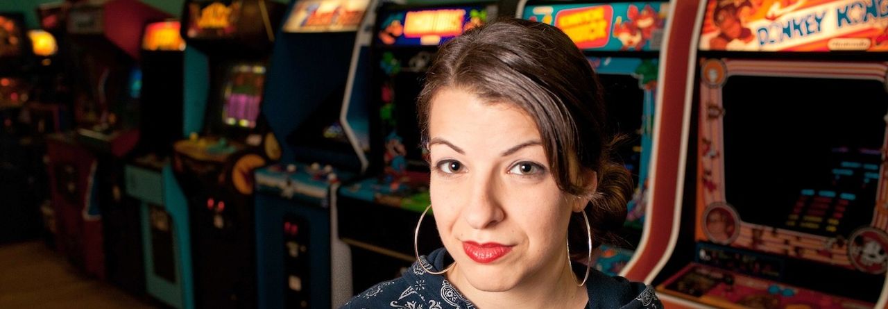 Anita Sarkeesian och familj hotade ur sina hem