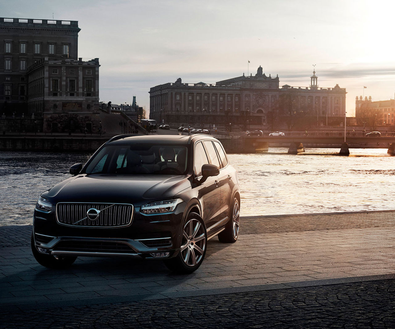 Volvo presenterar nya XC90 och passar samtidigt på att hylla bilens hemstad