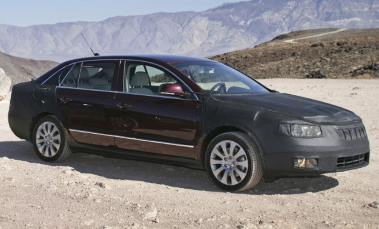 Skoda visar halvnaken Superb