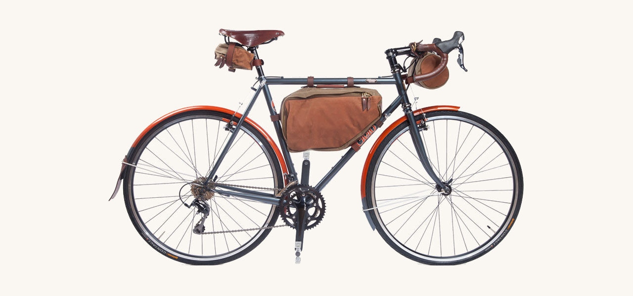 Cielo Sportif med läderväskor från Tanner Goods