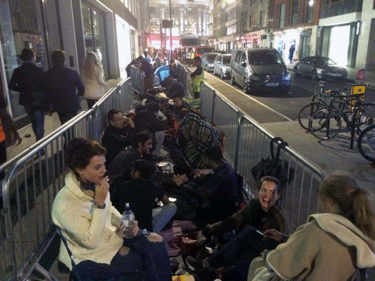 Lång kö inför iPhonesläppet i London