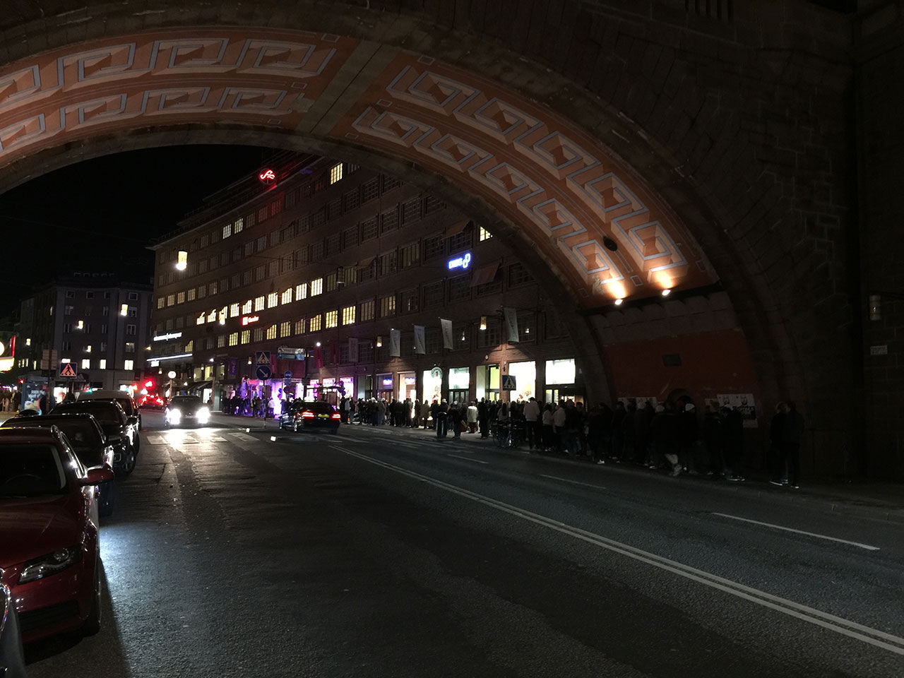 Förbokningarna tog udden av iPhone-premiären