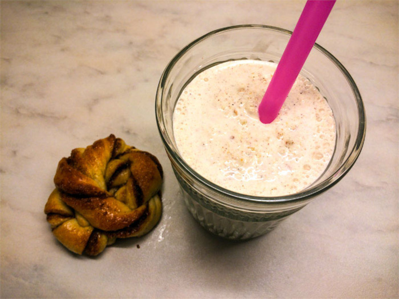 Så gör du en kanelbullemilkshake