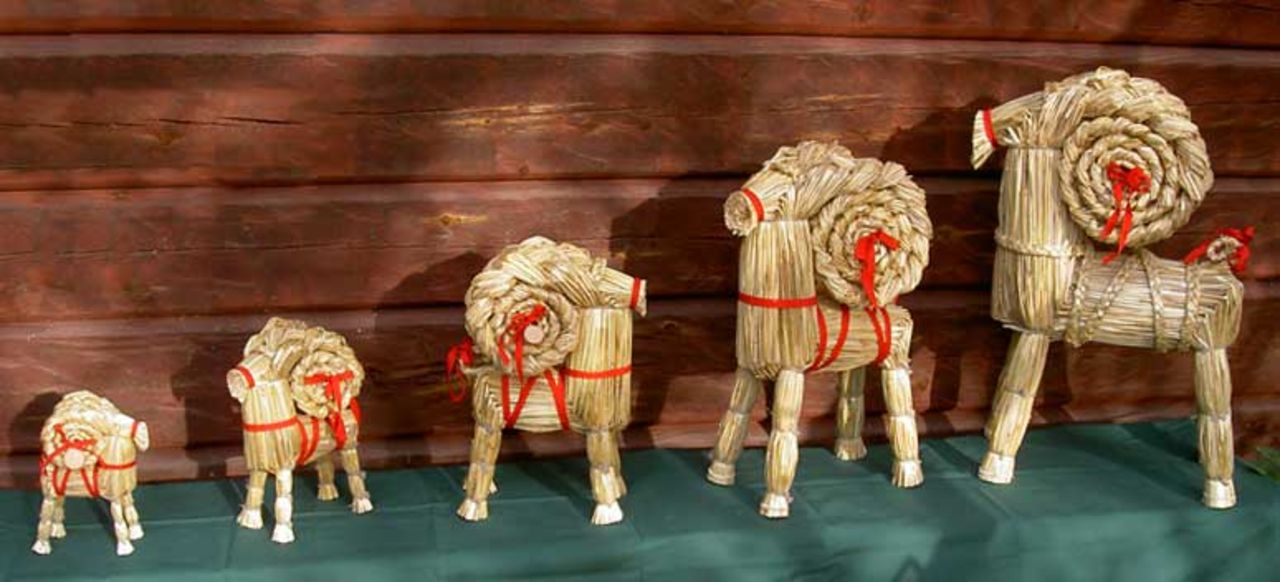 Lyktor och halmbockar till jul