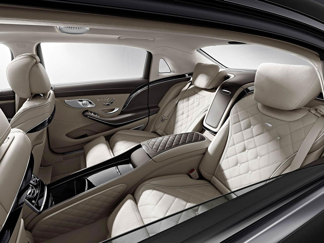 De första bilderna på Mercedes-Maybach S600