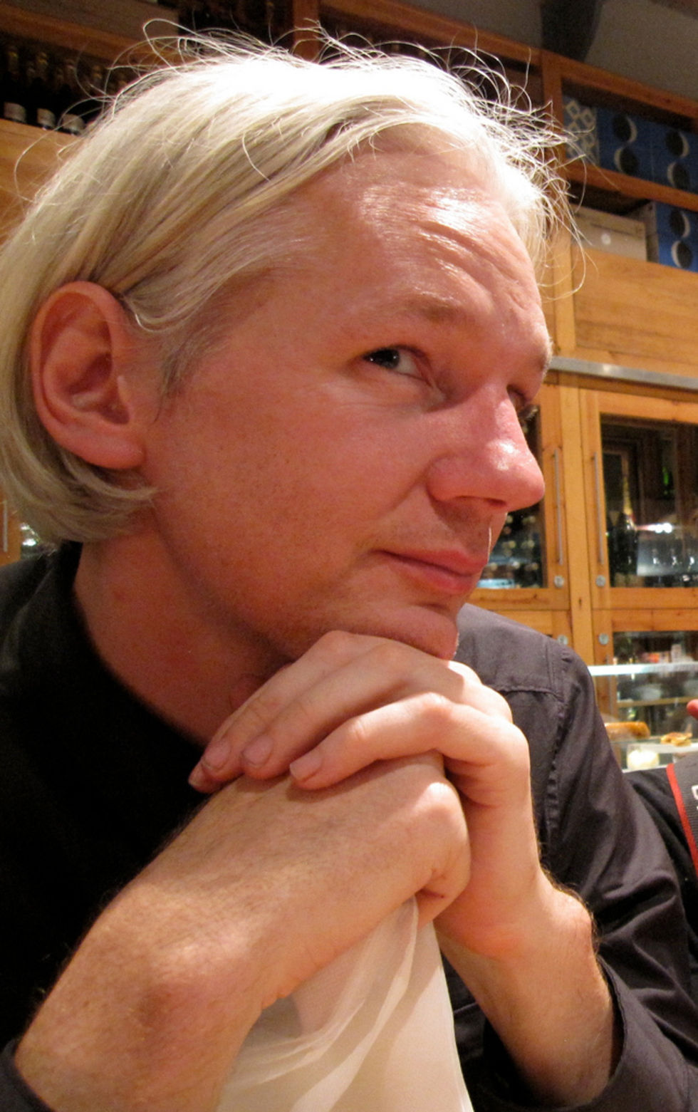 Assange fortsatt häktad