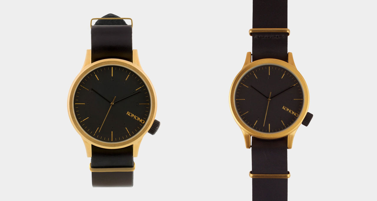 Svart klocka på sniskan