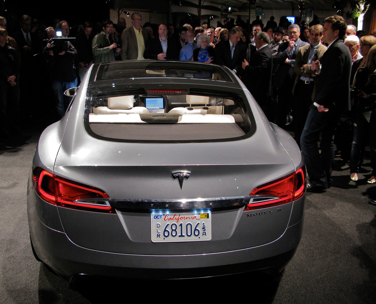 Tesla och BMW pratar batterier och kolfiber