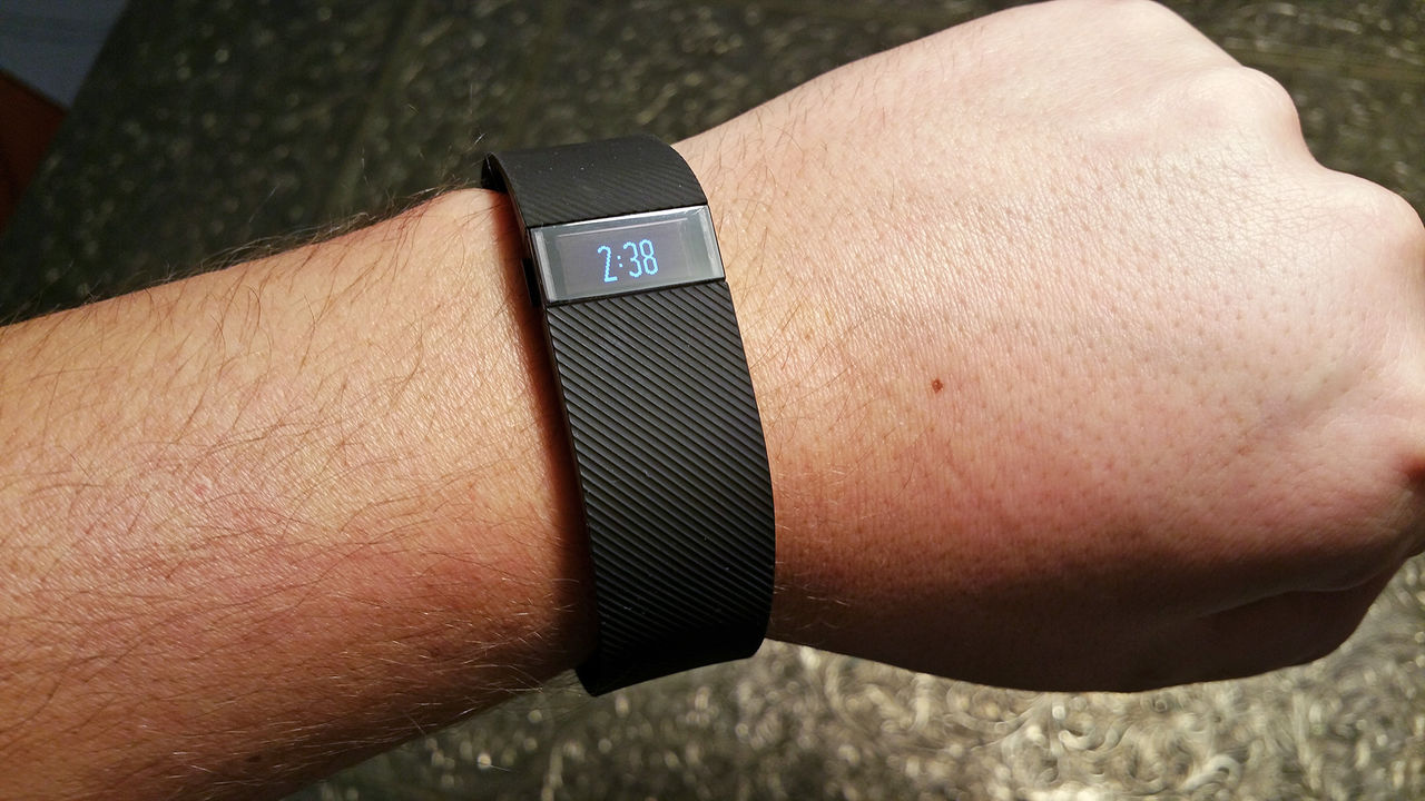 Fitbit Charge nu på vår arm