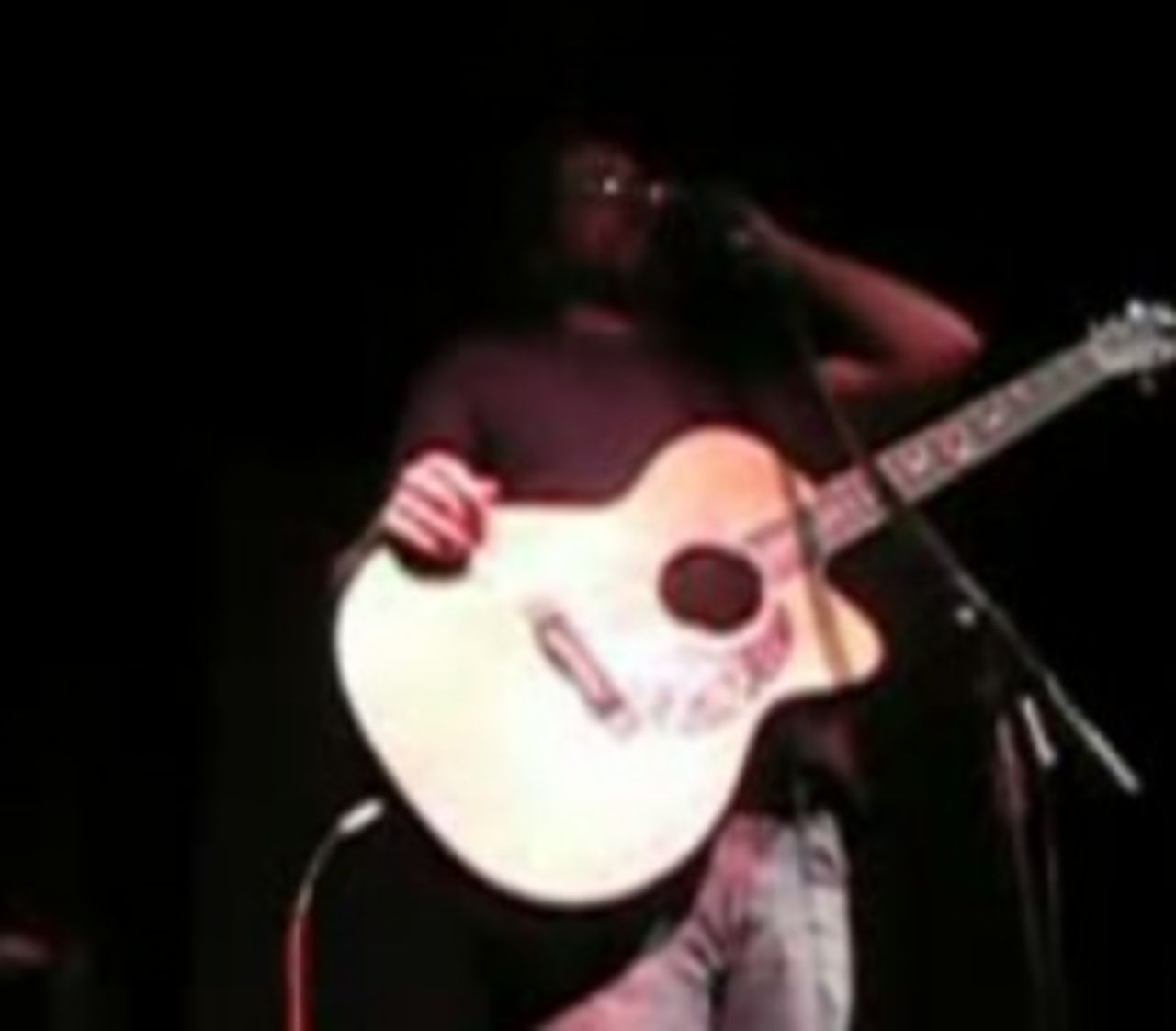 Jonathan Coulton framför Portal-låten