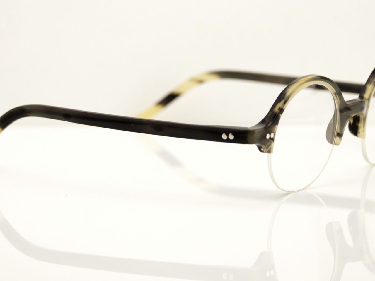 Alleyes glasögon i naturligt horn