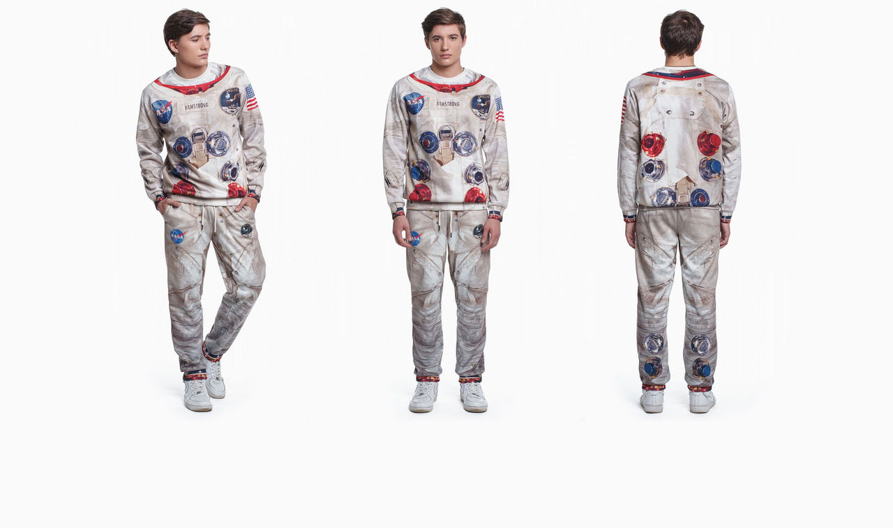 Slappa i en rymddräkt