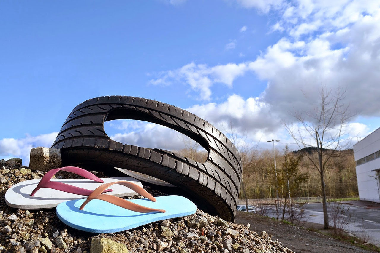 Flip-flops av gamla bildäck