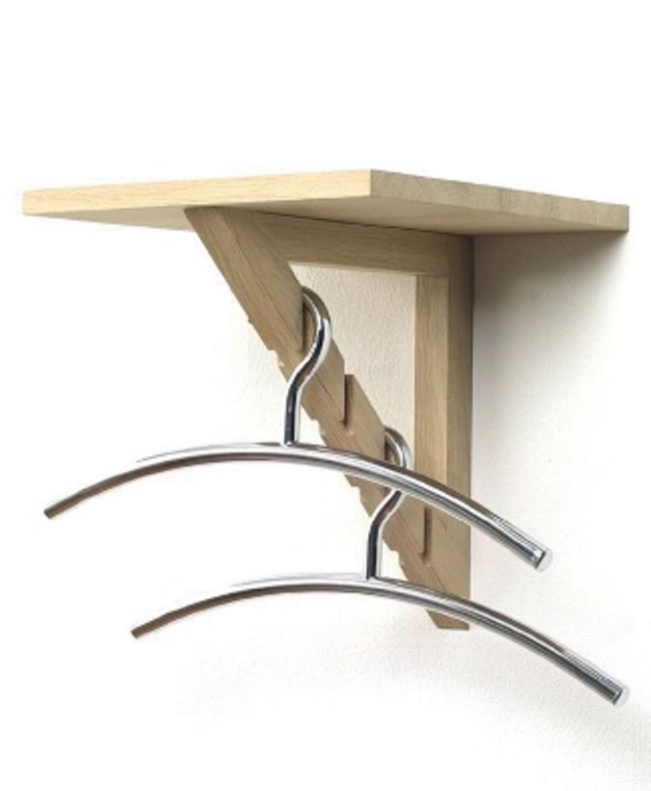 Hatthyllan Haldor passar bra i hallen