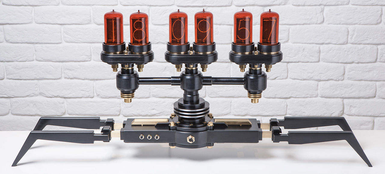 Nixie Machine är en futuristisk bordsklocka