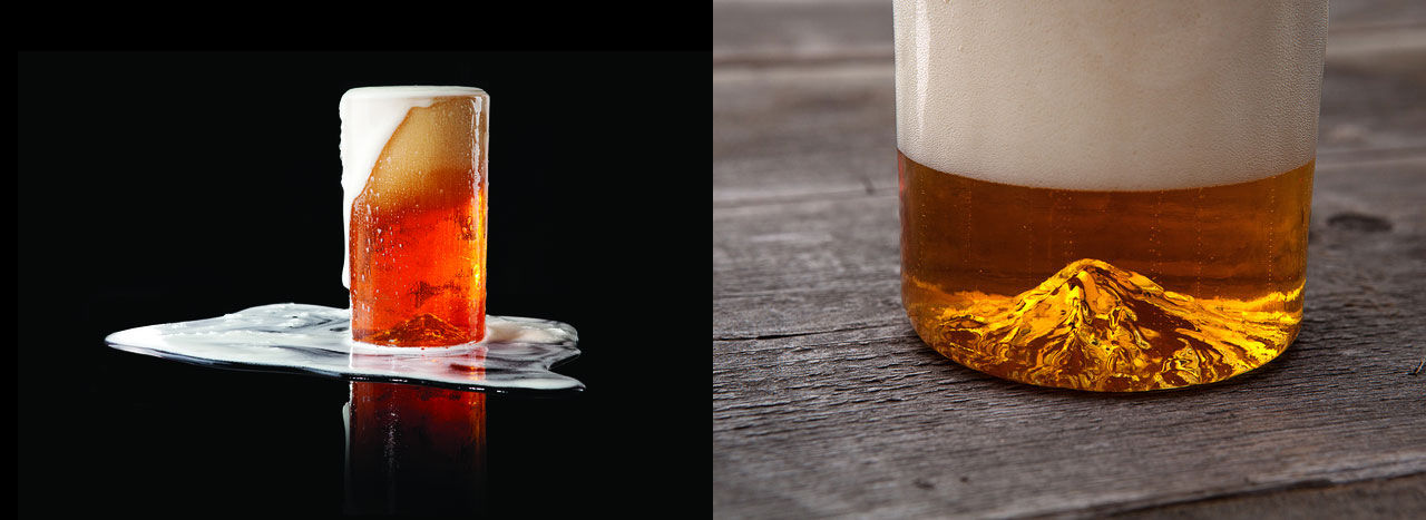 Glaset som har ett berg i botten