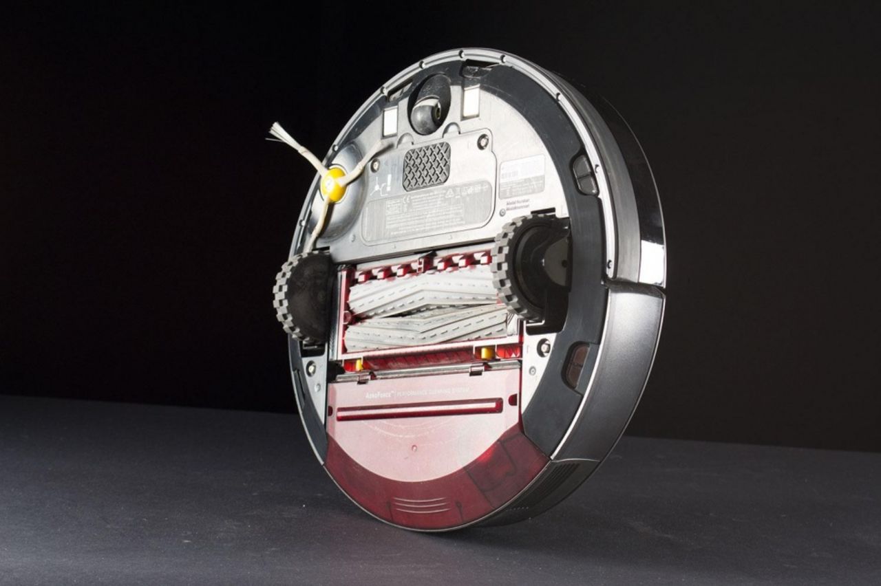 Kvinna blev attackerad av sin dammsugare